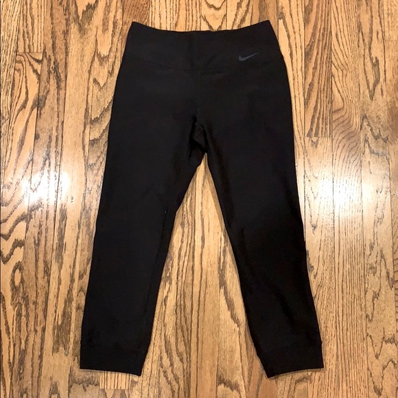 Nike Pants - 🌼 3/$12 Nike Black Capri Leggings